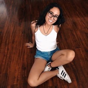 Meet your Posher, Claudia